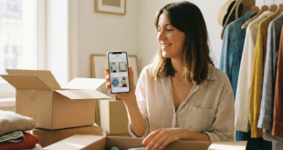 Une femme débalant des vêtements achetés sur Vinted