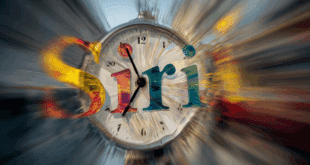 Une horloge avec le mot Siri pour illustrer le retard de Siri