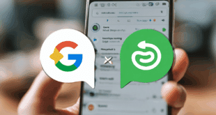 Un smartphone Android tenu en main, affichant deux bulles de dialogue Google et OpenAI