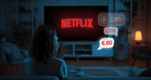 personne assise sur un canapé, surpris ou choqué en regardant la télé avec le logo Netflix à l’écran
