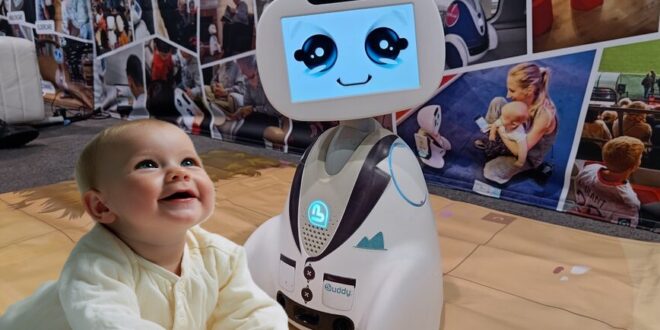 Il bouge, il parle, il comprend : le robot français Buddy arrive chez vous !