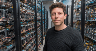 Sam Altman devant 100 millions de puces IA