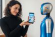 une femme qui tend un téléphone à un robot IA
