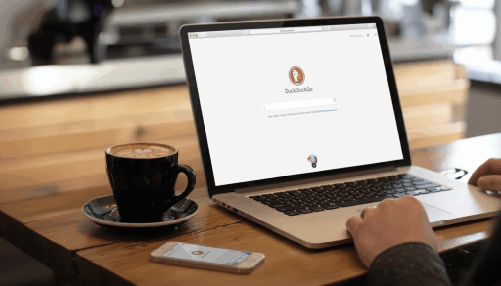 Un ordinateur connecté via DuckDuckGo