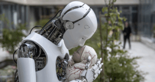 Robot humanoide enceinte