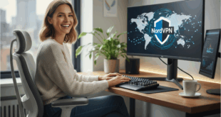 une femme très heureuse devant son PC avec le logo de NordVPN