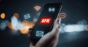Une photo d'un montrant un smartphone dans une main avec l’écran affichant le logo SFR en rouge
