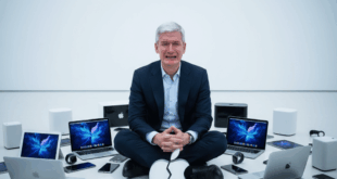 tim cook en train de pleurer autour de différents produits Apple