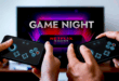 deux mains tenant chacune un smartphone manette, écran avec interface Game Night à l'écran