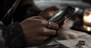 Il la trompe avec une IA.