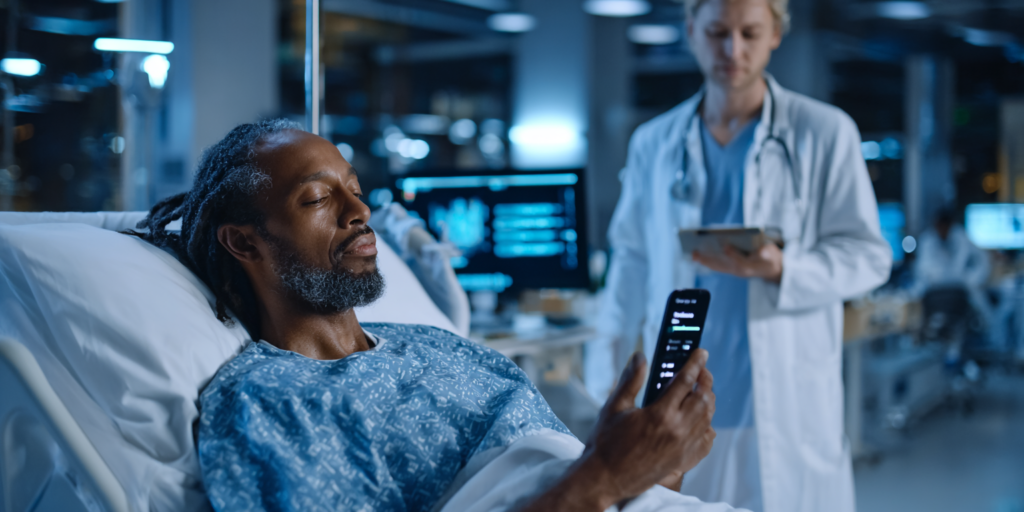 Patient recevant un rappel par SMS, suivi en temps réel par un médecin sur un écran digital, illustrant l’automatisation des parcours patients.