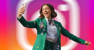 une fille sautant de joie, smartphone à la main, logo Instagram en arrière plan