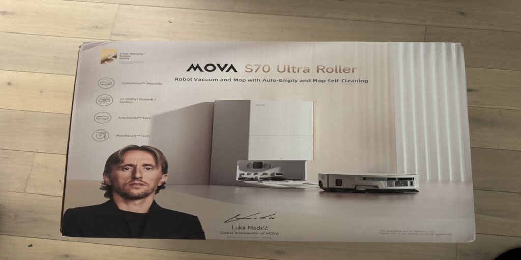 Le fameux Mova S70 Ultra Roller avec l'image de l'illustre footballeur Luka Modrić