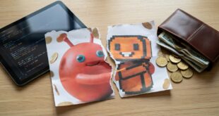 Une photo d'OpenClaw et claude déchiré sur une tablette affichant du coding. Un portefeuille bien rempli à côté.