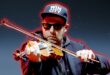 Ashley MacIsaac jouant du violon