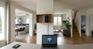 Une box Wi-Fi au milieu d'un appartement