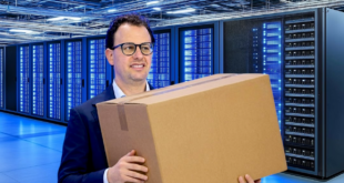PDG d'Anthropic portant un carton sortant d'un datacenter illustrant celui de SpaceX pour évoquer la fin de contrat
