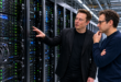 Elon Musk et dario Amodei devant un data center IA