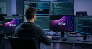 hackers dans son bureau pour illustrer la Cyberattaque affectant Klue
