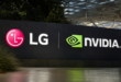 Logo LG et logo NVIDIA affichés côte à côte devant un bâtiment moderne,