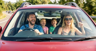 famille à bord d'une voiture pour évoquer l'espionnage