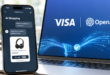 Smartphone affichant une interface d’achat assistée par IA devant un ordinateur portable aux couleurs de Visa et OpenAI