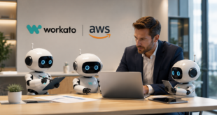 Homme d’affaires collaborant avec trois agents IA aux côtés des logos AWS et Workato.