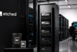 Serveur d'inférence IA Etched dans un datacenter moderne avec puces IA au premier plan.