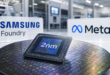 Puce 2 nm de Samsung Foundry aux côtés du logo Meta dans une usine de semi-conducteurs.