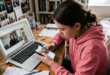 enfant surfant sur Insta et YouTube